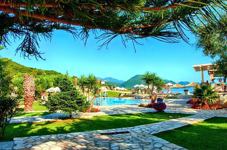 Hotel Mikros Paradisos Sívota Exterior foto